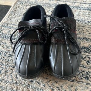 Baffin waterproof slip proof ankle shoe